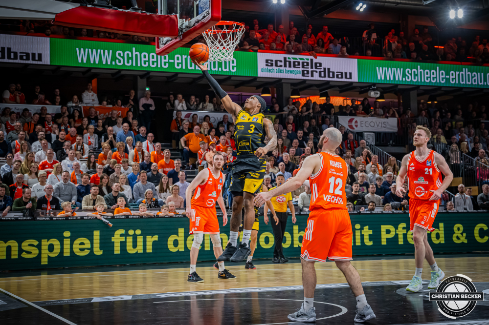 1. Basketball Bundesliga, easyCredit BBL, Saison 2025/2026, Herren, Hauptrunde, 24. Spieltag, 14.03.2026, RASTA Vechta - MHP Riesen Ludwigsburg
Stefan Smith (#3 - MHP Riesen Ludwigsburg) beim Korbleger
Schlüsselwörter: 1. Bundesliga;14.03.2026;24. Spieltag;BBL;Basketball;Hauptrunde;Liga;Ludwigsburg;MHP;RASTA;RASTA Dome;RIESEN;Saison 2025/2026;Vechta;easycredit