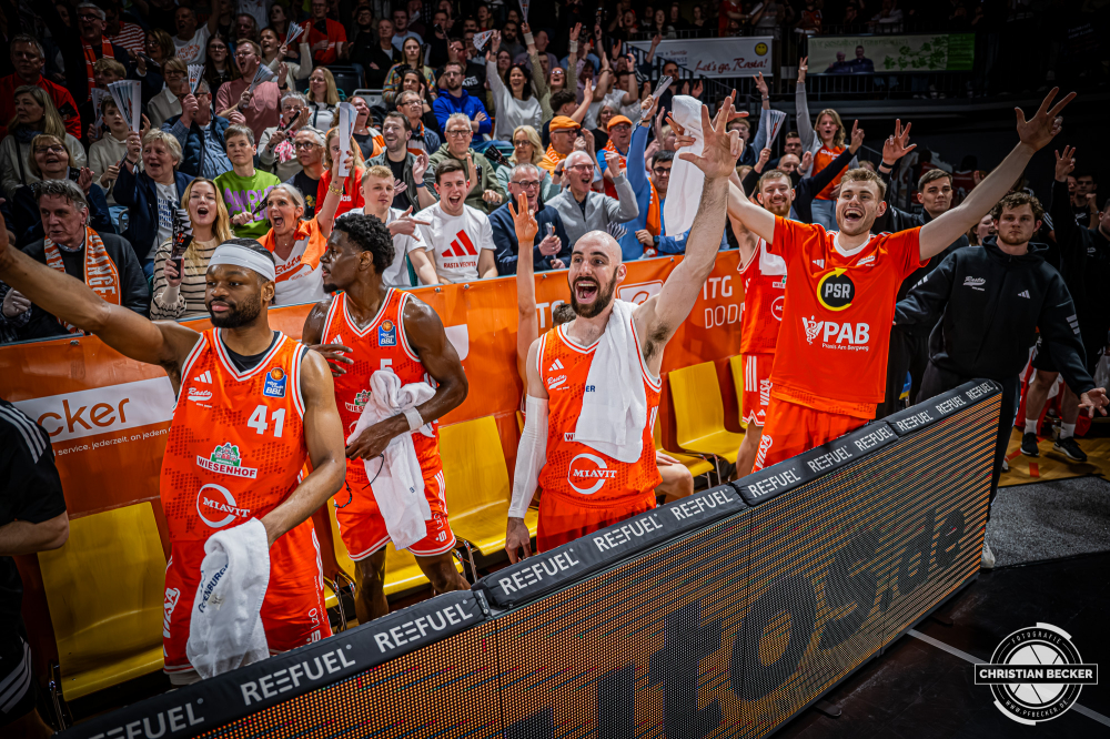 1. Basketball Bundesliga, easyCredit BBL, Saison 2025/2026, Herren, Hauptrunde, 24. Spieltag, 14.03.2026, RASTA Vechta - MHP Riesen Ludwigsburg
Das Team von RASTA Vechta w&auml;hrend der Partie
Schlüsselwörter: 1. Bundesliga;14.03.2026;24. Spieltag;BBL;Basketball;Hauptrunde;Liga;Ludwigsburg;MHP;RASTA;RASTA Dome;RIESEN;Saison 2025/2026;Vechta;easycredit