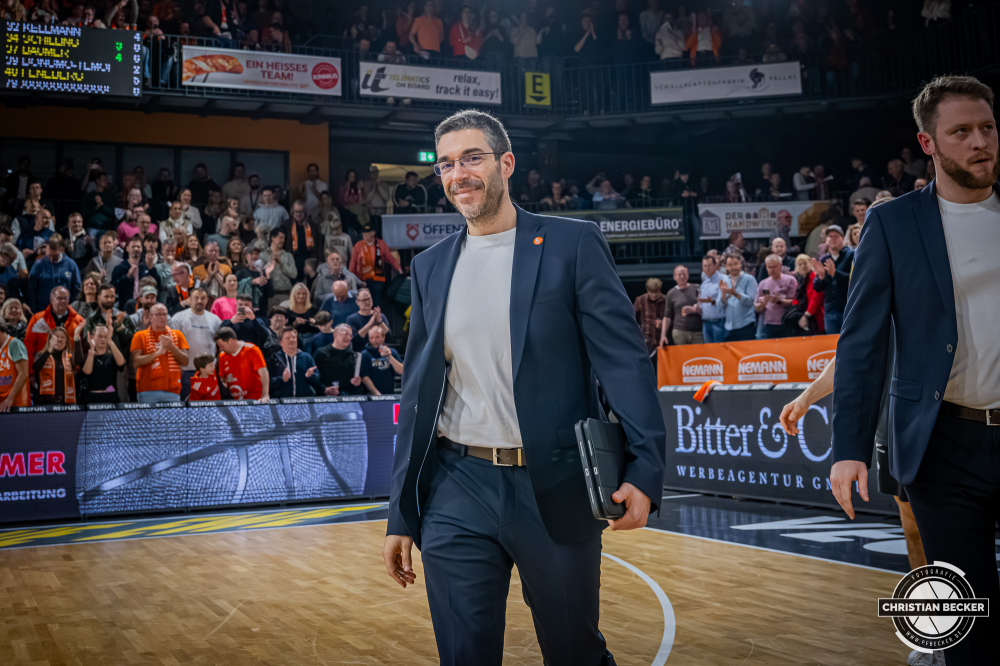 1. Basketball Bundesliga, easyCredit BBL, Saison 2025/2026, Herren, Hauptrunde, 24. Spieltag, 14.03.2026, RASTA Vechta - MHP Riesen Ludwigsburg
Miguel Zapata (Assistent Coach - RASTA Vechta) nach der Partie
Schlüsselwörter: 1. Bundesliga;14.03.2026;24. Spieltag;BBL;Basketball;Hauptrunde;Liga;Ludwigsburg;MHP;RASTA;RASTA Dome;RIESEN;Saison 2025/2026;Vechta;easycredit