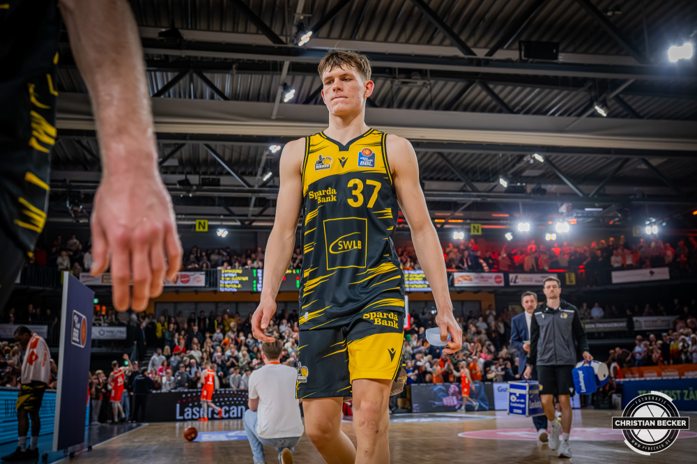 1. Basketball Bundesliga, easyCredit BBL, Saison 2025/2026, Herren, Hauptrunde, 24. Spieltag, 14.03.2026, RASTA Vechta - MHP Riesen Ludwigsburg
Julis Baumer (#37 - MHP Riesen Ludwigsburg) nach der Partie
Schlüsselwörter: 1. Bundesliga;14.03.2026;24. Spieltag;BBL;Basketball;Hauptrunde;Liga;Ludwigsburg;MHP;RASTA;RASTA Dome;RIESEN;Saison 2025/2026;Vechta;easycredit