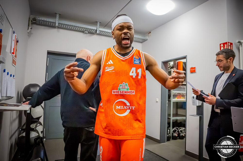 1. Basketball Bundesliga, easyCredit BBL, Saison 2025/2026, Herren, Hauptrunde, 24. Spieltag, 14.03.2026, RASTA Vechta - MHP Riesen Ludwigsburg
Lloyd Pandi (#41 - RASTA Vechta) zeigt Emotionen nach der Partie
Schlüsselwörter: 1. Bundesliga;14.03.2026;24. Spieltag;BBL;Basketball;Hauptrunde;Liga;Ludwigsburg;MHP;RASTA;RASTA Dome;RIESEN;Saison 2025/2026;Vechta;easycredit