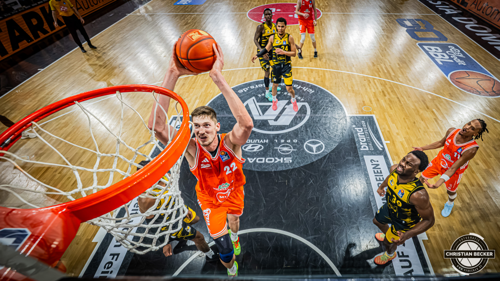 1. Basketball Bundesliga, easyCredit BBL, Saison 2025/2026, Herren, Hauptrunde, 24. Spieltag, 14.03.2026, RASTA Vechta - MHP Riesen Ludwigsburg
Tibor Plei&szlig; (#22 - RASTA Vechta) beim Dunk
Schlüsselwörter: 1. Bundesliga;14.03.2026;24. Spieltag;BBL;Basketball;Hauptrunde;Liga;Ludwigsburg;MHP;RASTA;RASTA Dome;RIESEN;Saison 2025/2026;Vechta;easycredit