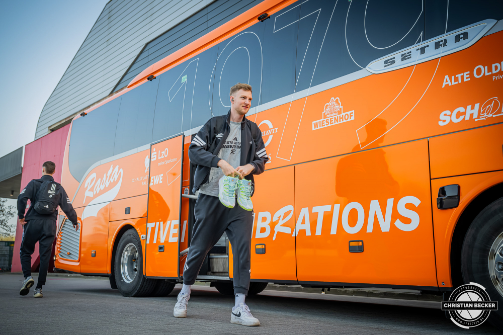 1. Basketball Bundesliga, easyCredit BBL, Saison 2025/2026, Herren, Hauptrunde, 23. Spieltag, 08.03.2026, EWE Baskets Oldenburg - RASTA Vechta
Lars Thiemann (#21 - RASTA Vechta) vor der Partie
Schlüsselwörter: 08.03.2026;1. Bundesliga;23. Spieltag;BBL;Basketball;Baskets;EWE;EWE Arena;Hauptrunde;Liga;Oldenburg;RASTA;Saison 2025/2026;Vechta;easycredit