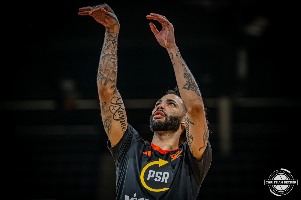 1. Basketball Bundesliga, easyCredit BBL, Saison 2025/2026, Herren, Hauptrunde, 23. Spieltag, 08.03.2026, EWE Baskets Oldenburg - RASTA Vechta
Tevin Brown (#10 - RASTA Vechta) vor der Partie
Schlüsselwörter: 08.03.2026;1. Bundesliga;23. Spieltag;BBL;Basketball;Baskets;EWE;EWE Arena;Hauptrunde;Liga;Oldenburg;RASTA;Saison 2025/2026;Vechta;easycredit