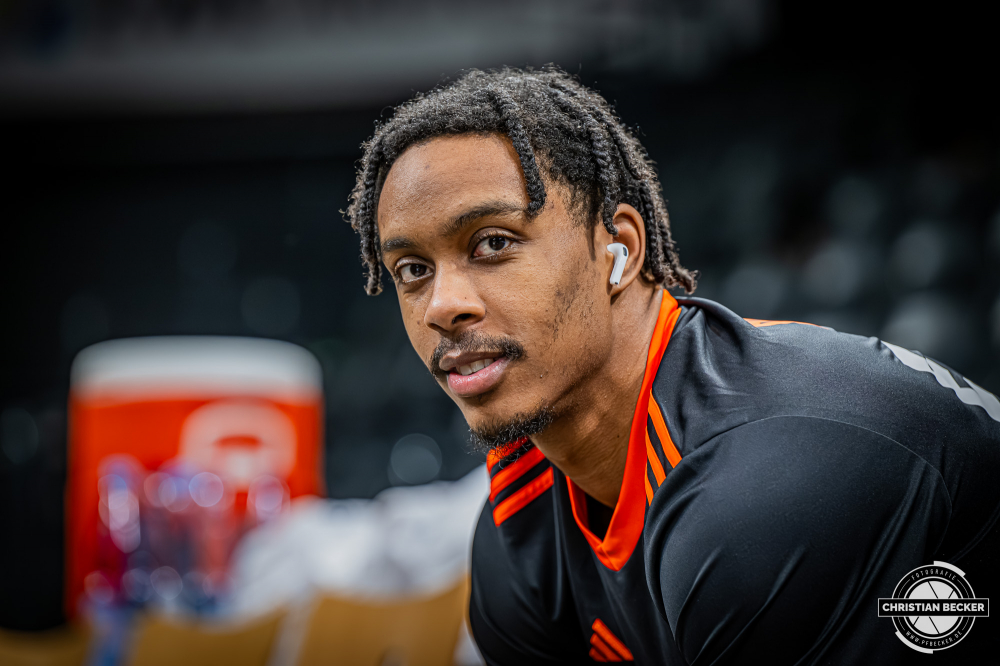 1. Basketball Bundesliga, easyCredit BBL, Saison 2025/2026, Herren, Hauptrunde, 23. Spieltag, 08.03.2026, EWE Baskets Oldenburg - RASTA Vechta
Malik Parsons (#3 - RASTA Vechta) vor der Partie
Schlüsselwörter: 08.03.2026;1. Bundesliga;23. Spieltag;BBL;Basketball;Baskets;EWE;EWE Arena;Hauptrunde;Liga;Oldenburg;RASTA;Saison 2025/2026;Vechta;easycredit