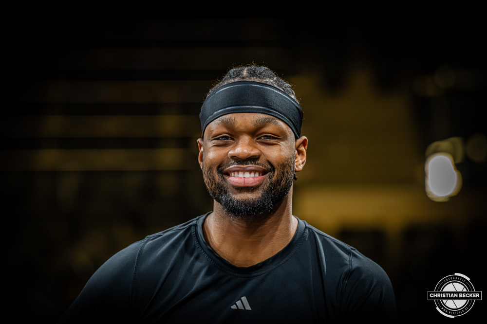 1. Basketball Bundesliga, easyCredit BBL, Saison 2025/2026, Herren, Hauptrunde, 23. Spieltag, 08.03.2026, EWE Baskets Oldenburg - RASTA Vechta
Lloyd Pandi (#41 - RASTA Vechta) vor der Partie
Schlüsselwörter: 08.03.2026;1. Bundesliga;23. Spieltag;BBL;Basketball;Baskets;EWE;EWE Arena;Hauptrunde;Liga;Oldenburg;RASTA;Saison 2025/2026;Vechta;easycredit