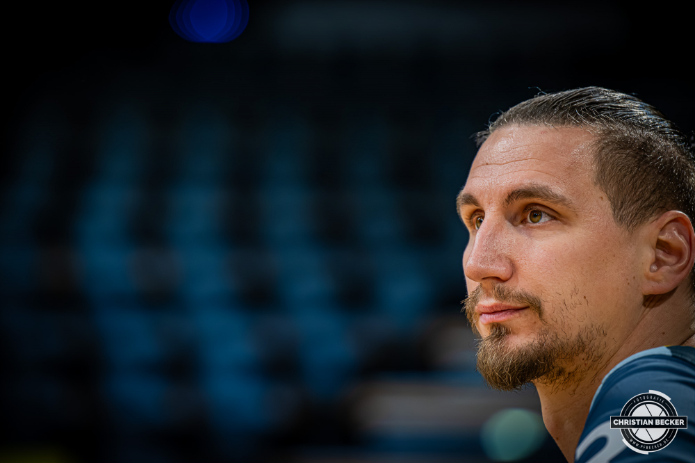 1. Basketball Bundesliga, easyCredit BBL, Saison 2025/2026, Herren, Hauptrunde, 23. Spieltag, 08.03.2026, EWE Baskets Oldenburg - RASTA Vechta
Tomislav Zubcic (#33 - EWE Baskets Oldenburg) vor der Partie
Schlüsselwörter: 08.03.2026;1. Bundesliga;23. Spieltag;BBL;Basketball;Baskets;EWE;EWE Arena;Hauptrunde;Liga;Oldenburg;RASTA;Saison 2025/2026;Vechta;easycredit