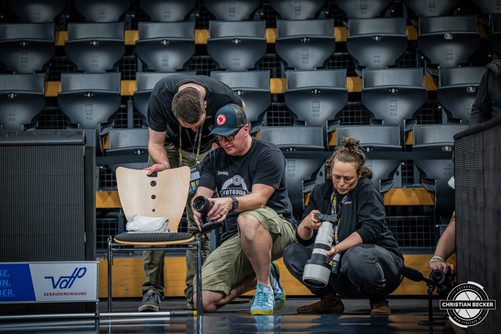 1. Basketball Bundesliga, easyCredit BBL, Saison 2025/2026, Herren, Hauptrunde, 23. Spieltag, 08.03.2026, EWE Baskets Oldenburg - RASTA Vechta
Ulf Duda (Teamfotograf - EWE Baskets Oldenburg) vor der Partie
Schlüsselwörter: 08.03.2026;1. Bundesliga;23. Spieltag;BBL;Basketball;Baskets;EWE;EWE Arena;Hauptrunde;Liga;Oldenburg;RASTA;Saison 2025/2026;Vechta;easycredit