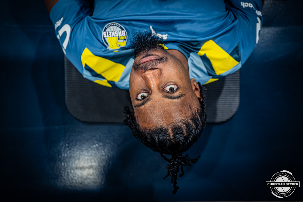 1. Basketball Bundesliga, easyCredit BBL, Saison 2025/2026, Herren, Hauptrunde, 23. Spieltag, 08.03.2026, EWE Baskets Oldenburg - RASTA Vechta
Christopher Clemons (#3 - EWE Baskets Oldenburg) vor der Partie
Schlüsselwörter: 08.03.2026;1. Bundesliga;23. Spieltag;BBL;Basketball;Baskets;EWE;EWE Arena;Hauptrunde;Liga;Oldenburg;RASTA;Saison 2025/2026;Vechta;easycredit