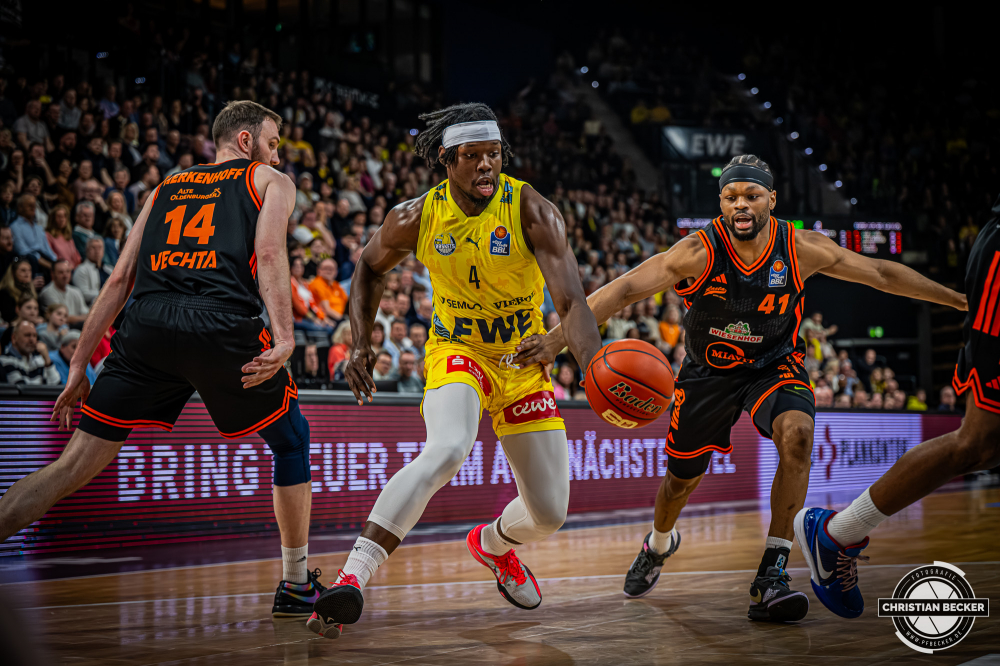 1. Basketball Bundesliga, easyCredit BBL, Saison 2025/2026, Herren, Hauptrunde, 23. Spieltag, 08.03.2026, EWE Baskets Oldenburg - RASTA Vechta
Brian Fobbs (#4 - EWE Baskets Oldenburg) in Aktion
Schlüsselwörter: 08.03.2026;1. Bundesliga;23. Spieltag;BBL;Basketball;Baskets;EWE;EWE Arena;Hauptrunde;Liga;Oldenburg;RASTA;Saison 2025/2026;Vechta;easycredit