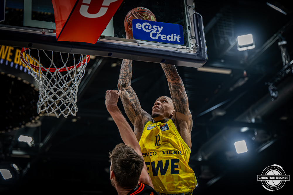 1. Basketball Bundesliga, easyCredit BBL, Saison 2025/2026, Herren, Hauptrunde, 23. Spieltag, 08.03.2026, EWE Baskets Oldenburg - RASTA Vechta
Michale Kyser (#12 - EWE Baskets Oldenburg) beim Korbleger
Schlüsselwörter: 08.03.2026;1. Bundesliga;23. Spieltag;BBL;Basketball;Baskets;EWE;EWE Arena;Hauptrunde;Liga;Oldenburg;RASTA;Saison 2025/2026;Vechta;easycredit