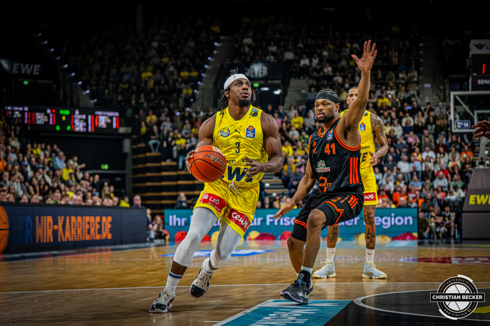 1. Basketball Bundesliga, easyCredit BBL, Saison 2025/2026, Herren, Hauptrunde, 23. Spieltag, 08.03.2026, EWE Baskets Oldenburg - RASTA Vechta
Christopher Clemons (#3 - EWE Baskets Oldenburg) in Aktion
Schlüsselwörter: 08.03.2026;1. Bundesliga;23. Spieltag;BBL;Basketball;Baskets;EWE;EWE Arena;Hauptrunde;Liga;Oldenburg;RASTA;Saison 2025/2026;Vechta;easycredit