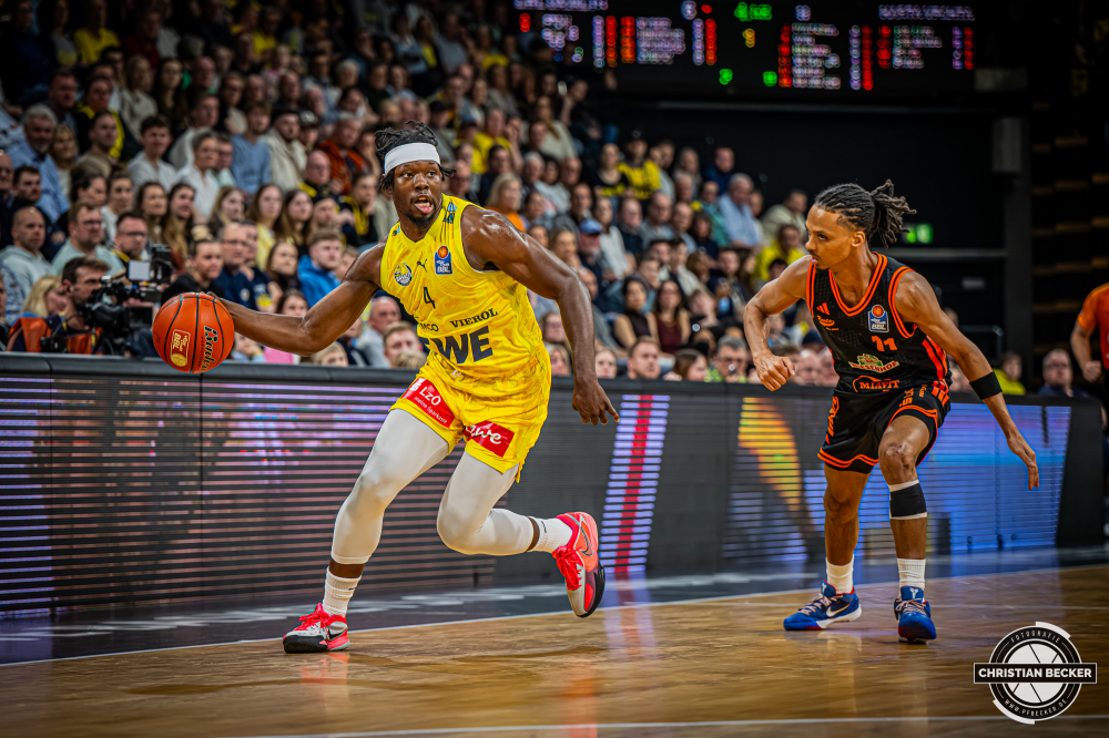 1. Basketball Bundesliga, easyCredit BBL, Saison 2025/2026, Herren, Hauptrunde, 23. Spieltag, 08.03.2026, EWE Baskets Oldenburg - RASTA Vechta
Brian Fobbs (#4 - EWE Baskets Oldenburg) in Aktion
Schlüsselwörter: 08.03.2026;1. Bundesliga;23. Spieltag;BBL;Basketball;Baskets;EWE;EWE Arena;Hauptrunde;Liga;Oldenburg;RASTA;Saison 2025/2026;Vechta;easycredit