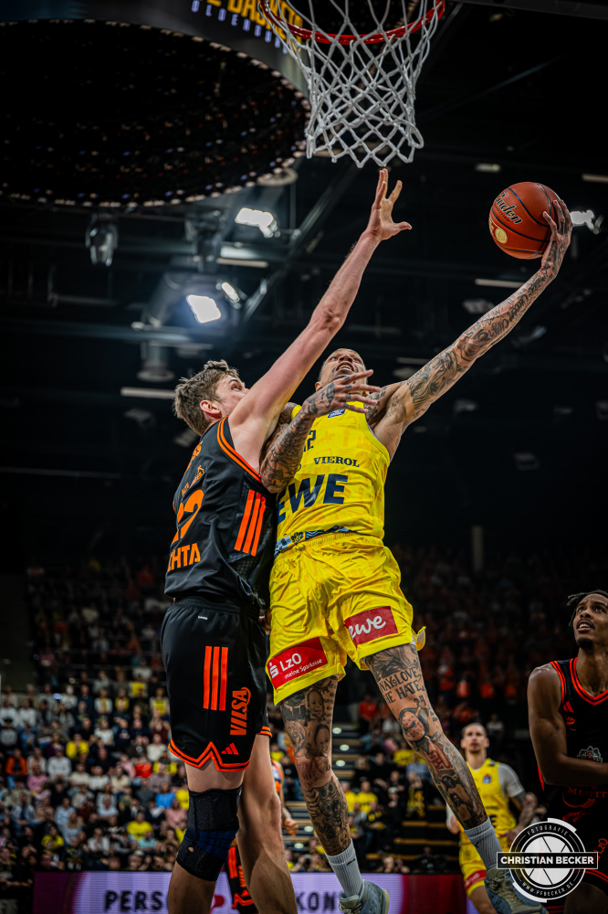 1. Basketball Bundesliga, easyCredit BBL, Saison 2025/2026, Herren, Hauptrunde, 23. Spieltag, 08.03.2026, EWE Baskets Oldenburg - RASTA Vechta
Michale Kyser (#12 - EWE Baskets Oldenburg) beim Korbleger
Schlüsselwörter: 08.03.2026;1. Bundesliga;23. Spieltag;BBL;Basketball;Baskets;EWE;EWE Arena;Hauptrunde;Liga;Oldenburg;RASTA;Saison 2025/2026;Vechta;easycredit