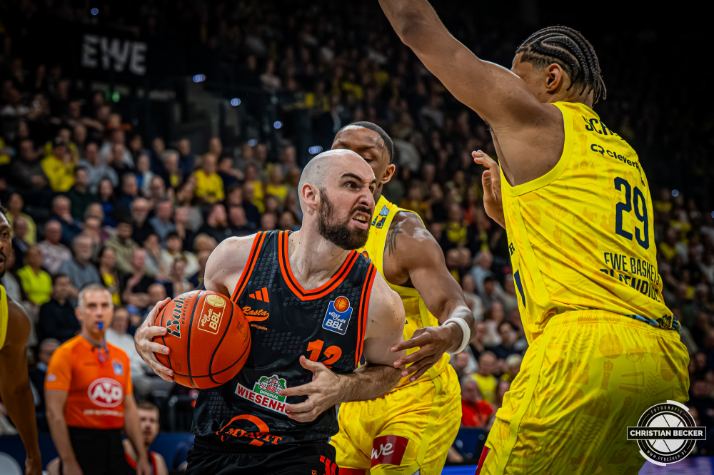 1. Basketball Bundesliga, easyCredit BBL, Saison 2025/2026, Herren, Hauptrunde, 23. Spieltag, 08.03.2026, EWE Baskets Oldenburg - RASTA Vechta
Tommy Kuhse (#12 - RASTA Vechta) in Aktion
Schlüsselwörter: 08.03.2026;1. Bundesliga;23. Spieltag;BBL;Basketball;Baskets;EWE;EWE Arena;Hauptrunde;Liga;Oldenburg;RASTA;Saison 2025/2026;Vechta;easycredit