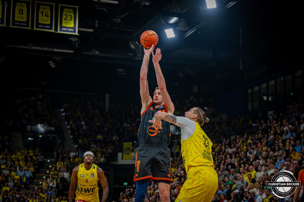 1. Basketball Bundesliga, easyCredit BBL, Saison 2025/2026, Herren, Hauptrunde, 23. Spieltag, 08.03.2026, EWE Baskets Oldenburg - RASTA Vechta
Philipp Herkenhoff (#14 - RASTA Vechta) beim Jumpshot
Schlüsselwörter: 08.03.2026;1. Bundesliga;23. Spieltag;BBL;Basketball;Baskets;EWE;EWE Arena;Hauptrunde;Liga;Oldenburg;RASTA;Saison 2025/2026;Vechta;easycredit