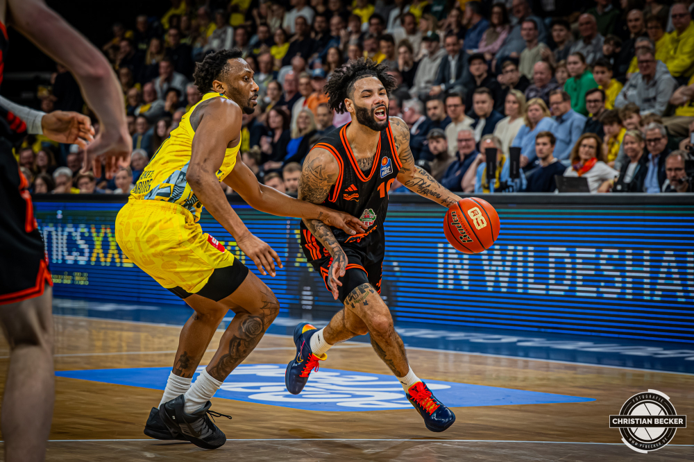 1. Basketball Bundesliga, easyCredit BBL, Saison 2025/2026, Herren, Hauptrunde, 23. Spieltag, 08.03.2026, EWE Baskets Oldenburg - RASTA Vechta
Tevin Brown (#10 - RASTA Vechta) in Aktion
Schlüsselwörter: 08.03.2026;1. Bundesliga;23. Spieltag;BBL;Basketball;Baskets;EWE;EWE Arena;Hauptrunde;Liga;Oldenburg;RASTA;Saison 2025/2026;Vechta;easycredit