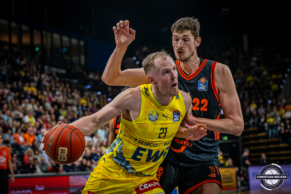 1. Basketball Bundesliga, easyCredit BBL, Saison 2025/2026, Herren, Hauptrunde, 23. Spieltag, 08.03.2026, EWE Baskets Oldenburg - RASTA Vechta
Seth Hinrichs (#21 - EWE Baskets Oldenburg) in Aktion
Schlüsselwörter: 08.03.2026;1. Bundesliga;23. Spieltag;BBL;Basketball;Baskets;EWE;EWE Arena;Hauptrunde;Liga;Oldenburg;RASTA;Saison 2025/2026;Vechta;easycredit