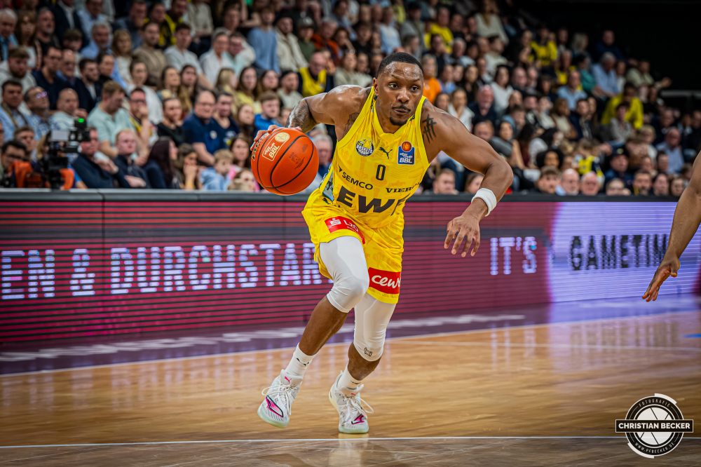 1. Basketball Bundesliga, easyCredit BBL, Saison 2025/2026, Herren, Hauptrunde, 23. Spieltag, 08.03.2026, EWE Baskets Oldenburg - RASTA Vechta
Kyle Lofton (#0 - EWE Baskets Oldenburg) in Aktion
Schlüsselwörter: 08.03.2026;1. Bundesliga;23. Spieltag;BBL;Basketball;Baskets;EWE;EWE Arena;Hauptrunde;Liga;Oldenburg;RASTA;Saison 2025/2026;Vechta;easycredit