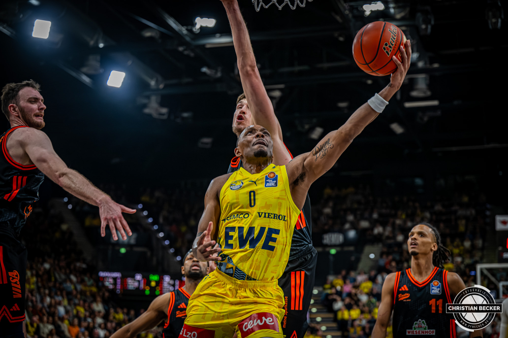 1. Basketball Bundesliga, easyCredit BBL, Saison 2025/2026, Herren, Hauptrunde, 23. Spieltag, 08.03.2026, EWE Baskets Oldenburg - RASTA Vechta
Kyle Lofton (#0 - EWE Baskets Oldenburg) beim Korbleger
Schlüsselwörter: 08.03.2026;1. Bundesliga;23. Spieltag;BBL;Basketball;Baskets;EWE;EWE Arena;Hauptrunde;Liga;Oldenburg;RASTA;Saison 2025/2026;Vechta;easycredit