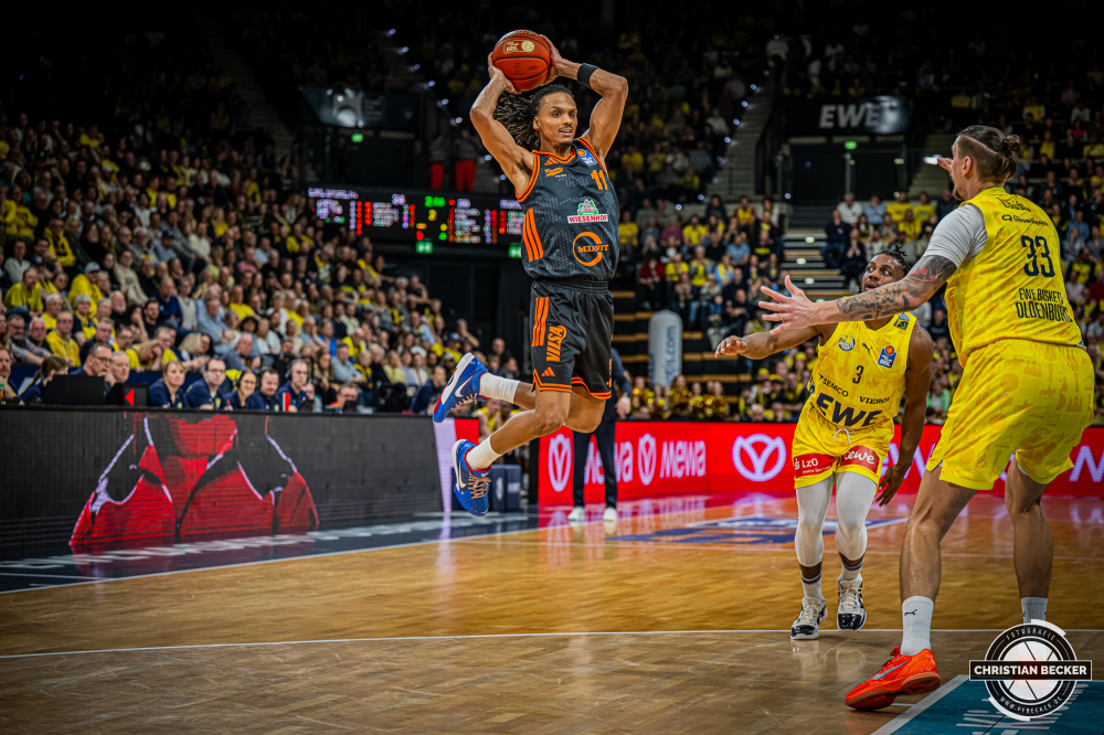 1. Basketball Bundesliga, easyCredit BBL, Saison 2025/2026, Herren, Hauptrunde, 23. Spieltag, 08.03.2026, EWE Baskets Oldenburg - RASTA Vechta
Alonzo Verge (#11 - RASTA Vechta) in Aktion
Schlüsselwörter: 08.03.2026;1. Bundesliga;23. Spieltag;BBL;Basketball;Baskets;EWE;EWE Arena;Hauptrunde;Liga;Oldenburg;RASTA;Saison 2025/2026;Vechta;easycredit