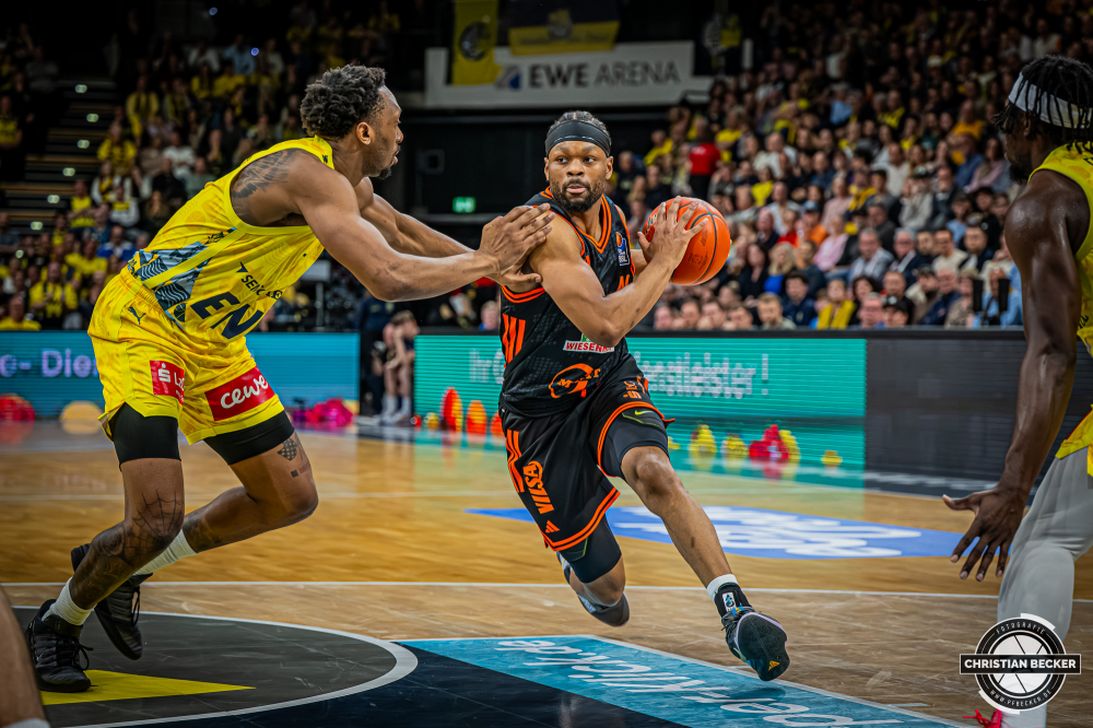 1. Basketball Bundesliga, easyCredit BBL, Saison 2025/2026, Herren, Hauptrunde, 23. Spieltag, 08.03.2026, EWE Baskets Oldenburg - RASTA Vechta
Lloyd Pandi (#41 - RASTA Vechta) in Aktion
Schlüsselwörter: 08.03.2026;1. Bundesliga;23. Spieltag;BBL;Basketball;Baskets;EWE;EWE Arena;Hauptrunde;Liga;Oldenburg;RASTA;Saison 2025/2026;Vechta;easycredit