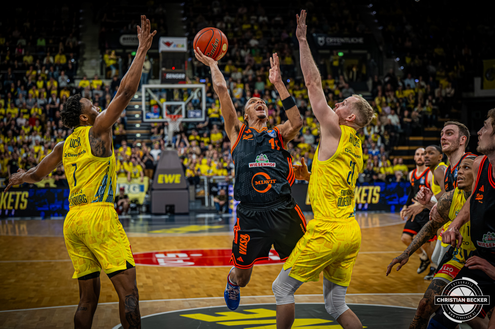 1. Basketball Bundesliga, easyCredit BBL, Saison 2025/2026, Herren, Hauptrunde, 23. Spieltag, 08.03.2026, EWE Baskets Oldenburg - RASTA Vechta
Alonzo Verge (#11 - RASTA Vechta) beim Korbleger
Schlüsselwörter: 08.03.2026;1. Bundesliga;23. Spieltag;BBL;Basketball;Baskets;EWE;EWE Arena;Hauptrunde;Liga;Oldenburg;RASTA;Saison 2025/2026;Vechta;easycredit