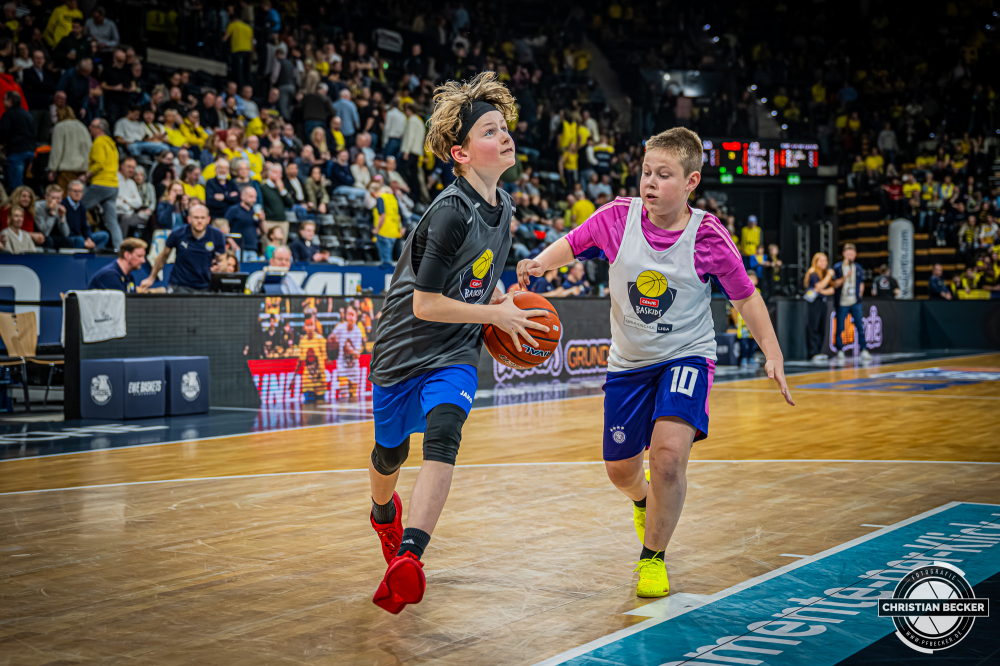 1. Basketball Bundesliga, easyCredit BBL, Saison 2025/2026, Herren, Hauptrunde, 23. Spieltag, 08.03.2026, EWE Baskets Oldenburg - RASTA Vechta
EWE Baskets Oldenburg gegen RASTA Vechta
Schlüsselwörter: 08.03.2026;1. Bundesliga;23. Spieltag;BBL;Basketball;Baskets;EWE;EWE Arena;Hauptrunde;Liga;Oldenburg;RASTA;Saison 2025/2026;Vechta;easycredit