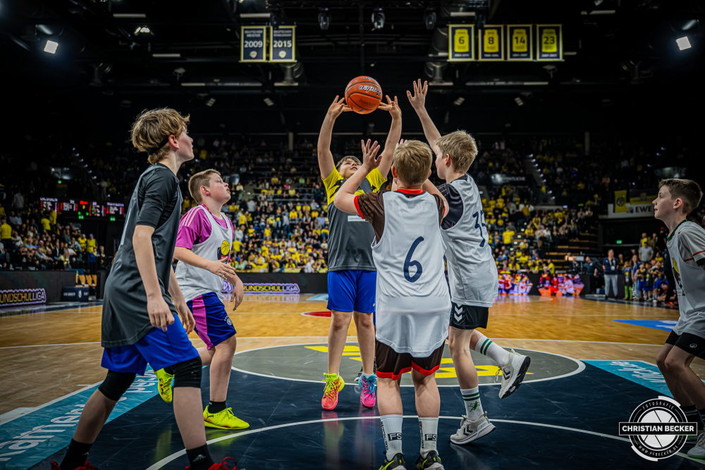 1. Basketball Bundesliga, easyCredit BBL, Saison 2025/2026, Herren, Hauptrunde, 23. Spieltag, 08.03.2026, EWE Baskets Oldenburg - RASTA Vechta
EWE Baskets Oldenburg gegen RASTA Vechta
Schlüsselwörter: 08.03.2026;1. Bundesliga;23. Spieltag;BBL;Basketball;Baskets;EWE;EWE Arena;Hauptrunde;Liga;Oldenburg;RASTA;Saison 2025/2026;Vechta;easycredit