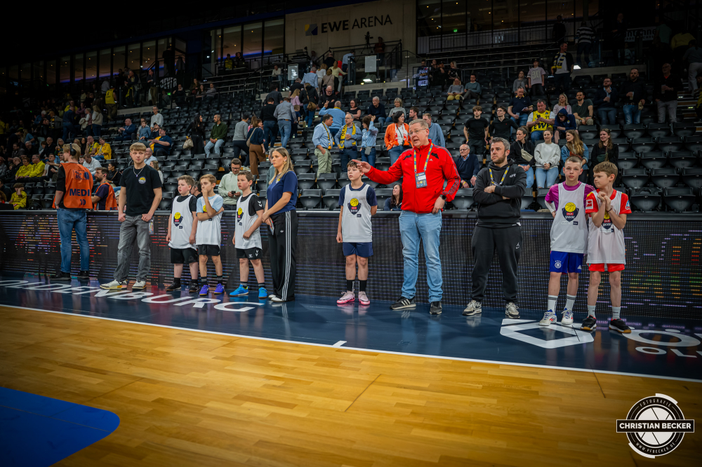 1. Basketball Bundesliga, easyCredit BBL, Saison 2025/2026, Herren, Hauptrunde, 23. Spieltag, 08.03.2026, EWE Baskets Oldenburg - RASTA Vechta
EWE Baskets Oldenburg gegen RASTA Vechta
Schlüsselwörter: 08.03.2026;1. Bundesliga;23. Spieltag;BBL;Basketball;Baskets;EWE;EWE Arena;Hauptrunde;Liga;Oldenburg;RASTA;Saison 2025/2026;Vechta;easycredit