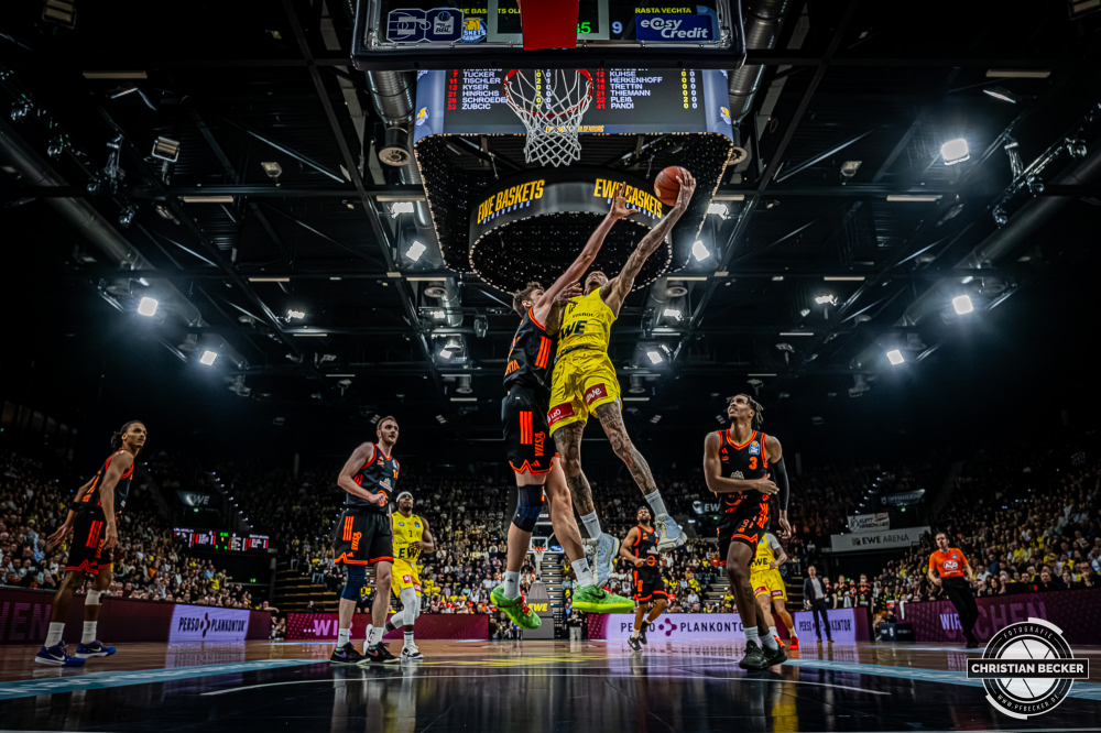 1. Basketball Bundesliga, easyCredit BBL, Saison 2025/2026, Herren, Hauptrunde, 23. Spieltag, 08.03.2026, EWE Baskets Oldenburg - RASTA Vechta
Michale Kyser (#12 - EWE Baskets Oldenburg) beim Korbleger
Schlüsselwörter: 08.03.2026;1. Bundesliga;23. Spieltag;BBL;Basketball;Baskets;EWE;EWE Arena;Hauptrunde;Liga;Oldenburg;RASTA;Saison 2025/2026;Vechta;easycredit