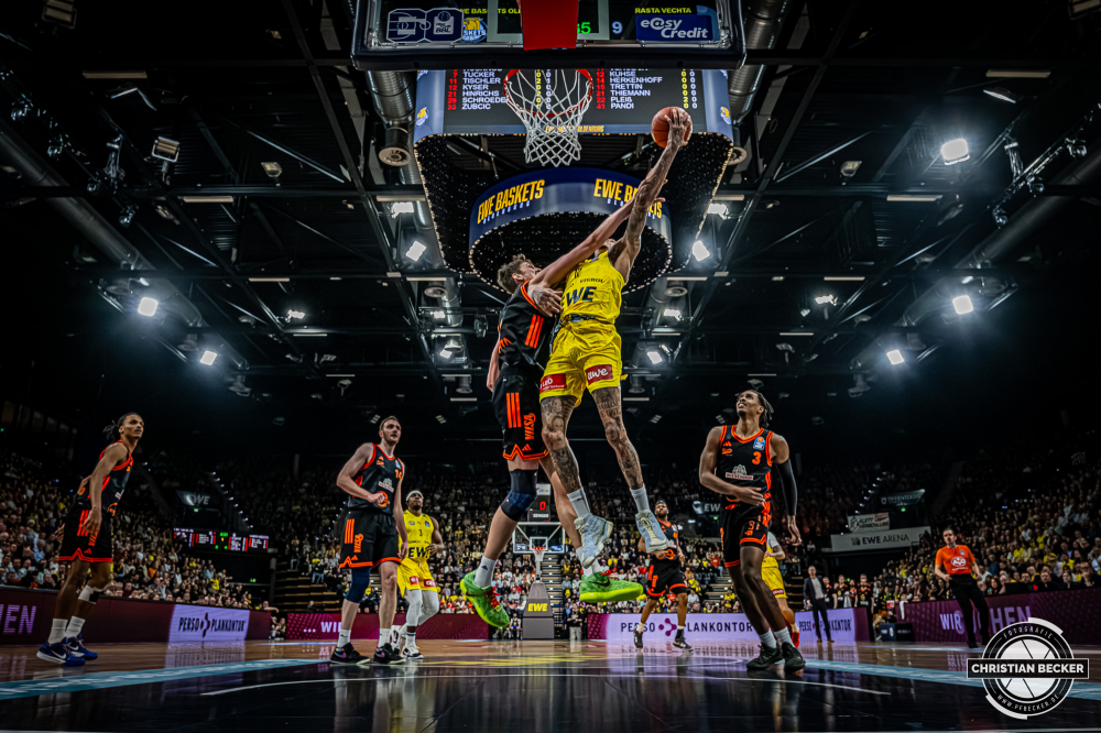 1. Basketball Bundesliga, easyCredit BBL, Saison 2025/2026, Herren, Hauptrunde, 23. Spieltag, 08.03.2026, EWE Baskets Oldenburg - RASTA Vechta
Michale Kyser (#12 - EWE Baskets Oldenburg) beim Korbleger
Schlüsselwörter: 08.03.2026;1. Bundesliga;23. Spieltag;BBL;Basketball;Baskets;EWE;EWE Arena;Hauptrunde;Liga;Oldenburg;RASTA;Saison 2025/2026;Vechta;easycredit
