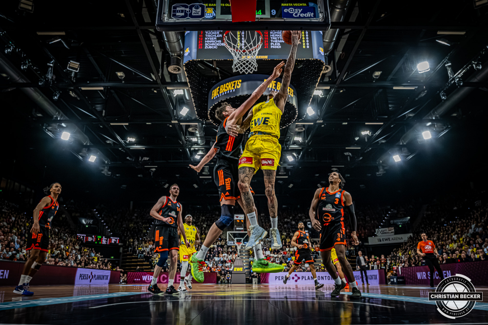 1. Basketball Bundesliga, easyCredit BBL, Saison 2025/2026, Herren, Hauptrunde, 23. Spieltag, 08.03.2026, EWE Baskets Oldenburg - RASTA Vechta
Michale Kyser (#12 - EWE Baskets Oldenburg) beim Korbleger
Schlüsselwörter: 08.03.2026;1. Bundesliga;23. Spieltag;BBL;Basketball;Baskets;EWE;EWE Arena;Hauptrunde;Liga;Oldenburg;RASTA;Saison 2025/2026;Vechta;easycredit