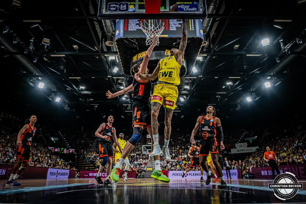 1. Basketball Bundesliga, easyCredit BBL, Saison 2025/2026, Herren, Hauptrunde, 23. Spieltag, 08.03.2026, EWE Baskets Oldenburg - RASTA Vechta
Michale Kyser (#12 - EWE Baskets Oldenburg) beim Korbleger
Schlüsselwörter: 08.03.2026;1. Bundesliga;23. Spieltag;BBL;Basketball;Baskets;EWE;EWE Arena;Hauptrunde;Liga;Oldenburg;RASTA;Saison 2025/2026;Vechta;easycredit