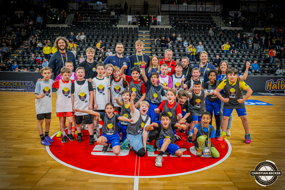 1. Basketball Bundesliga, easyCredit BBL, Saison 2025/2026, Herren, Hauptrunde, 23. Spieltag, 08.03.2026, EWE Baskets Oldenburg - RASTA Vechta
EWE Baskets Oldenburg gegen RASTA Vechta
Schlüsselwörter: 08.03.2026;1. Bundesliga;23. Spieltag;BBL;Basketball;Baskets;EWE;EWE Arena;Hauptrunde;Liga;Oldenburg;RASTA;Saison 2025/2026;Vechta;easycredit