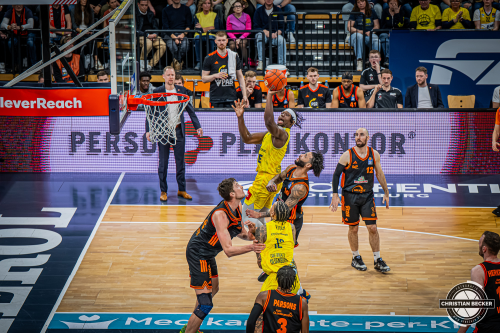 1. Basketball Bundesliga, easyCredit BBL, Saison 2025/2026, Herren, Hauptrunde, 23. Spieltag, 08.03.2026, EWE Baskets Oldenburg - RASTA Vechta
Brian Fobbs (#4 - EWE Baskets Oldenburg) beim Korbleger
Schlüsselwörter: 08.03.2026;1. Bundesliga;23. Spieltag;BBL;Basketball;Baskets;EWE;EWE Arena;Hauptrunde;Liga;Oldenburg;RASTA;Saison 2025/2026;Vechta;easycredit