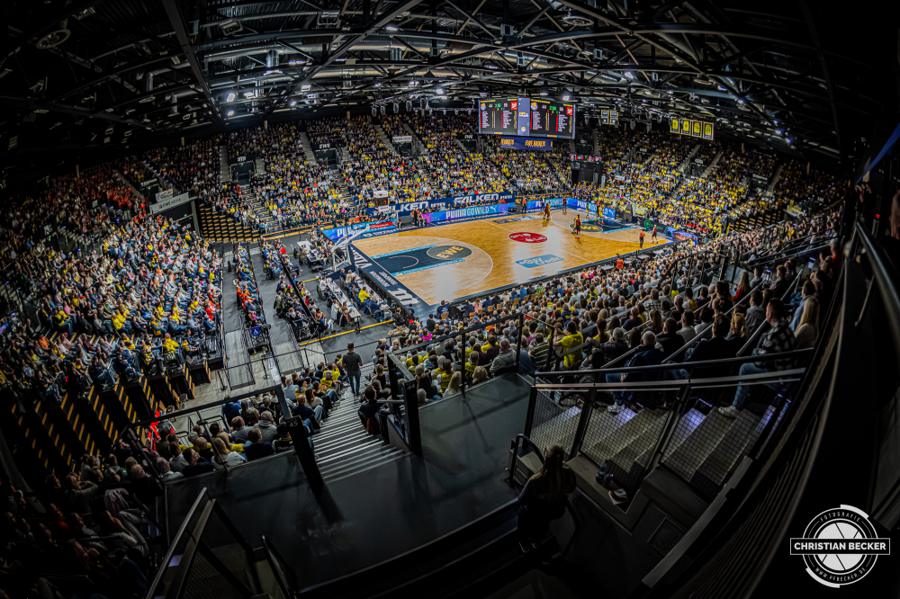 1. Basketball Bundesliga, easyCredit BBL, Saison 2025/2026, Herren, Hauptrunde, 23. Spieltag, 08.03.2026, EWE Baskets Oldenburg - RASTA Vechta
Die EWE Arena (Spielhalle - EWE Baskets Oldenburg) w&auml;hrend der Partie zwischen EWE Baskets Oldenburg und RASTA Vechta
Schlüsselwörter: 08.03.2026;1. Bundesliga;23. Spieltag;BBL;Basketball;Baskets;EWE;EWE Arena;Hauptrunde;Liga;Oldenburg;RASTA;Saison 2025/2026;Vechta;easycredit