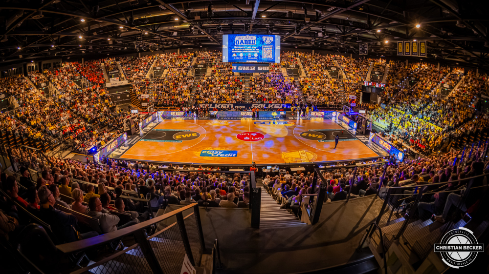 1. Basketball Bundesliga, easyCredit BBL, Saison 2025/2026, Herren, Hauptrunde, 23. Spieltag, 08.03.2026, EWE Baskets Oldenburg - RASTA Vechta
Die EWE Arena (Spielhalle - EWE Baskets Oldenburg) w&auml;hrend der Partie zwischen EWE Baskets Oldenburg und RASTA Vechta
Schlüsselwörter: 08.03.2026;1. Bundesliga;23. Spieltag;BBL;Basketball;Baskets;EWE;EWE Arena;Hauptrunde;Liga;Oldenburg;RASTA;Saison 2025/2026;Vechta;easycredit