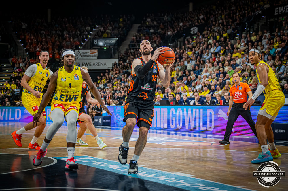 1. Basketball Bundesliga, easyCredit BBL, Saison 2025/2026, Herren, Hauptrunde, 23. Spieltag, 08.03.2026, EWE Baskets Oldenburg - RASTA Vechta
Tommy Kuhse (#12 - RASTA Vechta) in Aktion
Schlüsselwörter: 08.03.2026;1. Bundesliga;23. Spieltag;BBL;Basketball;Baskets;EWE;EWE Arena;Hauptrunde;Liga;Oldenburg;RASTA;Saison 2025/2026;Vechta;easycredit