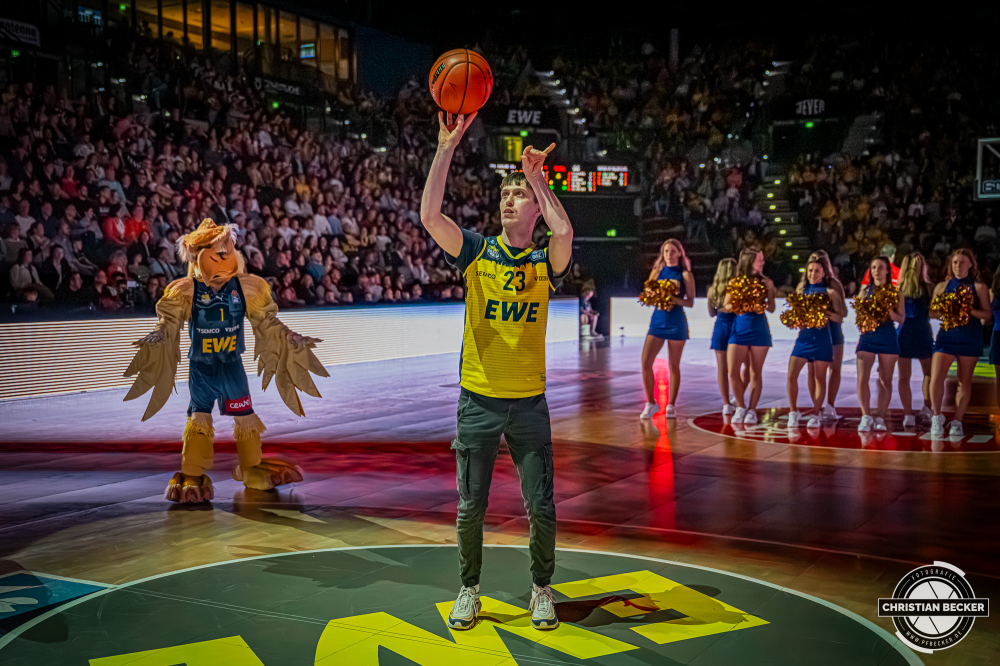 1. Basketball Bundesliga, easyCredit BBL, Saison 2025/2026, Herren, Hauptrunde, 23. Spieltag, 08.03.2026, EWE Baskets Oldenburg - RASTA Vechta
EWE Baskets Oldenburg gegen RASTA Vechta
Schlüsselwörter: 08.03.2026;1. Bundesliga;23. Spieltag;BBL;Basketball;Baskets;EWE;EWE Arena;Hauptrunde;Liga;Oldenburg;RASTA;Saison 2025/2026;Vechta;easycredit