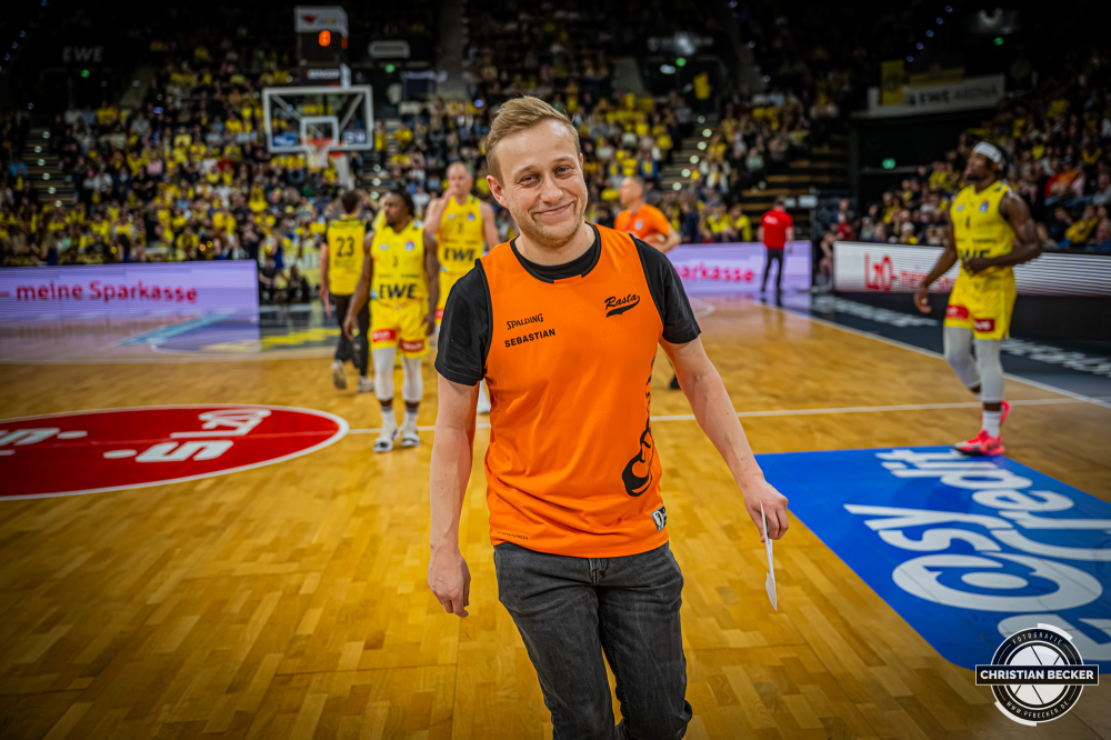 1. Basketball Bundesliga, easyCredit BBL, Saison 2025/2026, Herren, Hauptrunde, 23. Spieltag, 08.03.2026, EWE Baskets Oldenburg - RASTA Vechta
EWE Baskets Oldenburg gegen RASTA Vechta
Schlüsselwörter: 08.03.2026;1. Bundesliga;23. Spieltag;BBL;Basketball;Baskets;EWE;EWE Arena;Hauptrunde;Liga;Oldenburg;RASTA;Saison 2025/2026;Vechta;easycredit