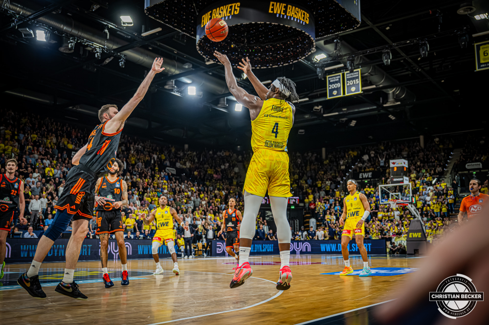 1. Basketball Bundesliga, easyCredit BBL, Saison 2025/2026, Herren, Hauptrunde, 23. Spieltag, 08.03.2026, EWE Baskets Oldenburg - RASTA Vechta
Brian Fobbs (#4 - EWE Baskets Oldenburg) beim Jumpshot
Schlüsselwörter: 08.03.2026;1. Bundesliga;23. Spieltag;BBL;Basketball;Baskets;EWE;EWE Arena;Hauptrunde;Liga;Oldenburg;RASTA;Saison 2025/2026;Vechta;easycredit
