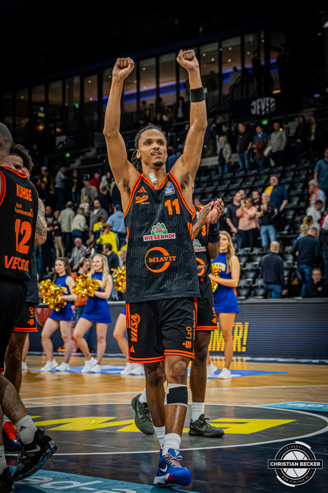 1. Basketball Bundesliga, easyCredit BBL, Saison 2025/2026, Herren, Hauptrunde, 23. Spieltag, 08.03.2026, EWE Baskets Oldenburg - RASTA Vechta
Alonzo Verge (#11 - RASTA Vechta) nach der Partie
Schlüsselwörter: 08.03.2026;1. Bundesliga;23. Spieltag;BBL;Basketball;Baskets;EWE;EWE Arena;Hauptrunde;Liga;Oldenburg;RASTA;Saison 2025/2026;Vechta;easycredit