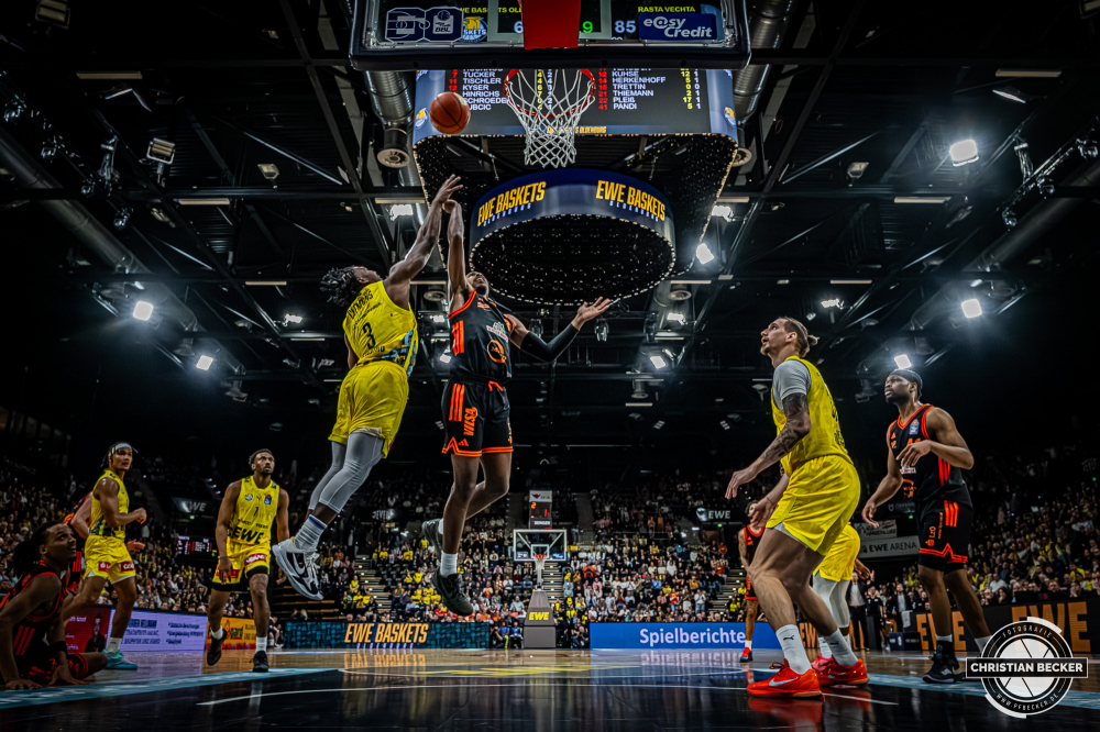 1. Basketball Bundesliga, easyCredit BBL, Saison 2025/2026, Herren, Hauptrunde, 23. Spieltag, 08.03.2026, EWE Baskets Oldenburg - RASTA Vechta
Malik Parsons (#3 - RASTA Vechta) beim Korbleger
Schlüsselwörter: 08.03.2026;1. Bundesliga;23. Spieltag;BBL;Basketball;Baskets;EWE;EWE Arena;Hauptrunde;Liga;Oldenburg;RASTA;Saison 2025/2026;Vechta;easycredit