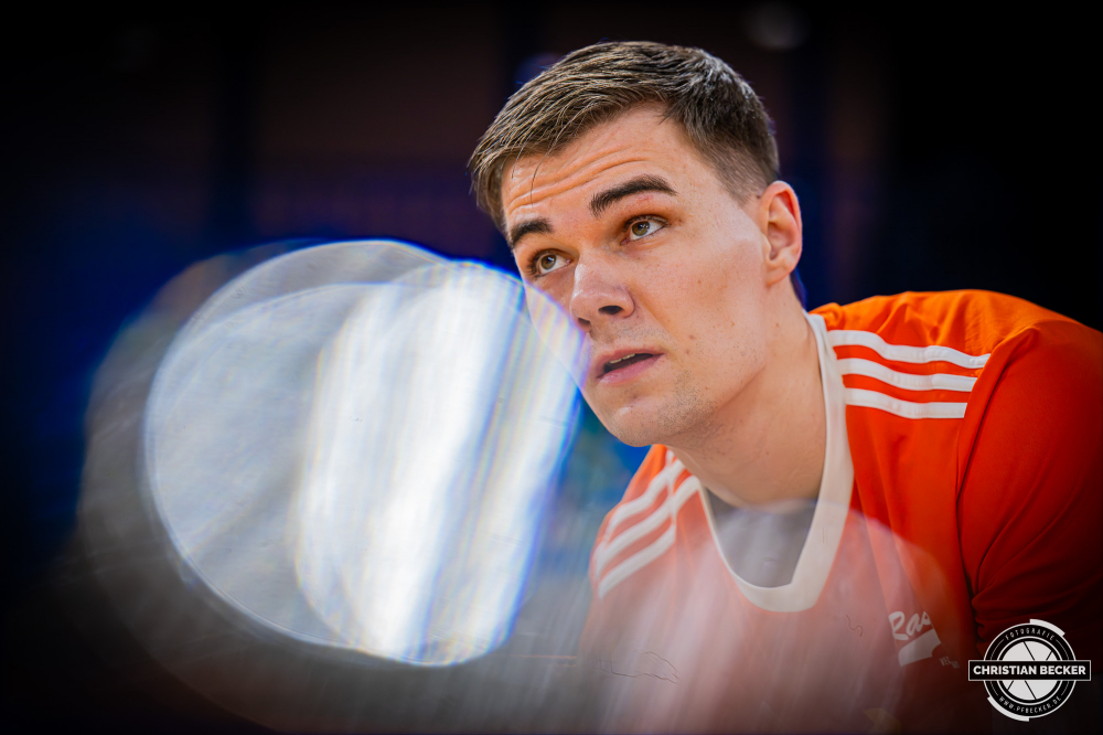 1. Basketball Bundesliga, easyCredit BBL, Saison 2025/2026, Herren, Hauptrunde, 25. Spieltag, 21.03.2026, RASTA Vechta - NINERS Chemnitz
Joschka Ferner (#9 - RASTA Vechta) vor der Partie
Schlüsselwörter: 1. Bundesliga;21.03.2026;25. Spieltag;BBL;Basketball;Chemnitz;Hauptrunde;Liga;NINERS;RASTA;RASTA Dome;Saison 2025/2026;Vechta;easycredit