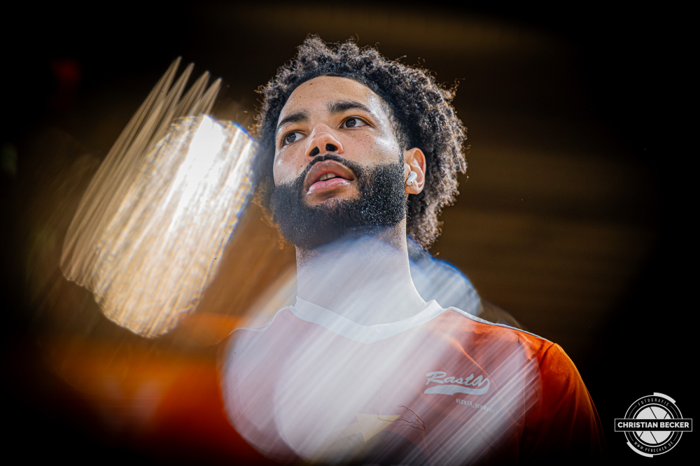 1. Basketball Bundesliga, easyCredit BBL, Saison 2025/2026, Herren, Hauptrunde, 25. Spieltag, 21.03.2026, RASTA Vechta - NINERS Chemnitz
Tevin Brown (#10 - RASTA Vechta) vor der Partie
Schlüsselwörter: 1. Bundesliga;21.03.2026;25. Spieltag;BBL;Basketball;Chemnitz;Hauptrunde;Liga;NINERS;RASTA;RASTA Dome;Saison 2025/2026;Vechta;easycredit