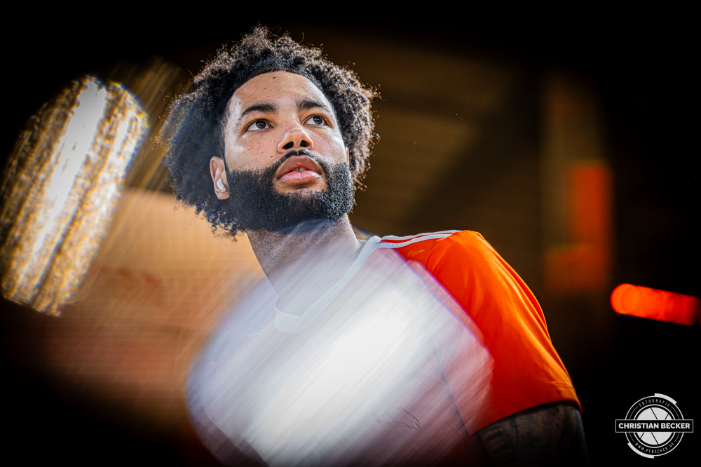 1. Basketball Bundesliga, easyCredit BBL, Saison 2025/2026, Herren, Hauptrunde, 25. Spieltag, 21.03.2026, RASTA Vechta - NINERS Chemnitz
Tevin Brown (#10 - RASTA Vechta) vor der Partie
Schlüsselwörter: 1. Bundesliga;21.03.2026;25. Spieltag;BBL;Basketball;Chemnitz;Hauptrunde;Liga;NINERS;RASTA;RASTA Dome;Saison 2025/2026;Vechta;easycredit