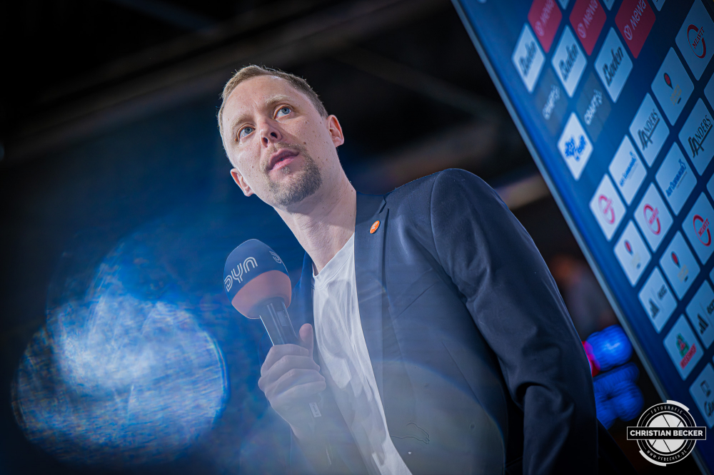 1. Basketball Bundesliga, easyCredit BBL, Saison 2025/2026, Herren, Hauptrunde, 25. Spieltag, 21.03.2026, RASTA Vechta - NINERS Chemnitz
Christian Held (Head-Coach - RASTA Vechta) vor der Partie
Schlüsselwörter: 1. Bundesliga;21.03.2026;25. Spieltag;BBL;Basketball;Chemnitz;Hauptrunde;Liga;NINERS;RASTA;RASTA Dome;Saison 2025/2026;Vechta;easycredit