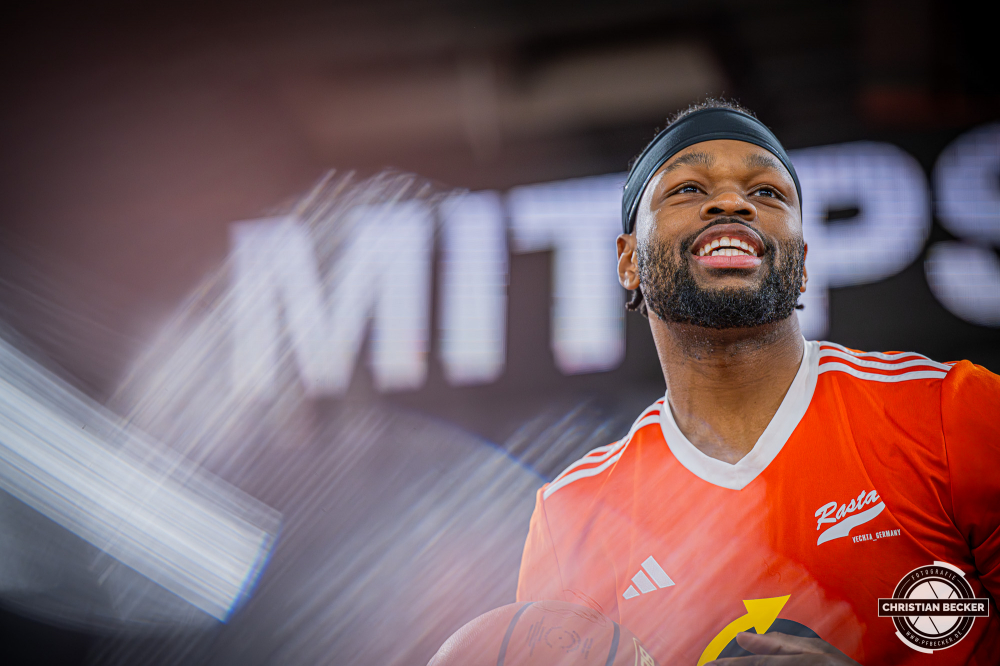 1. Basketball Bundesliga, easyCredit BBL, Saison 2025/2026, Herren, Hauptrunde, 25. Spieltag, 21.03.2026, RASTA Vechta - NINERS Chemnitz
Lloyd Pandi (#41 - RASTA Vechta) vor der Partie
Schlüsselwörter: 1. Bundesliga;21.03.2026;25. Spieltag;BBL;Basketball;Chemnitz;Hauptrunde;Liga;NINERS;RASTA;RASTA Dome;Saison 2025/2026;Vechta;easycredit