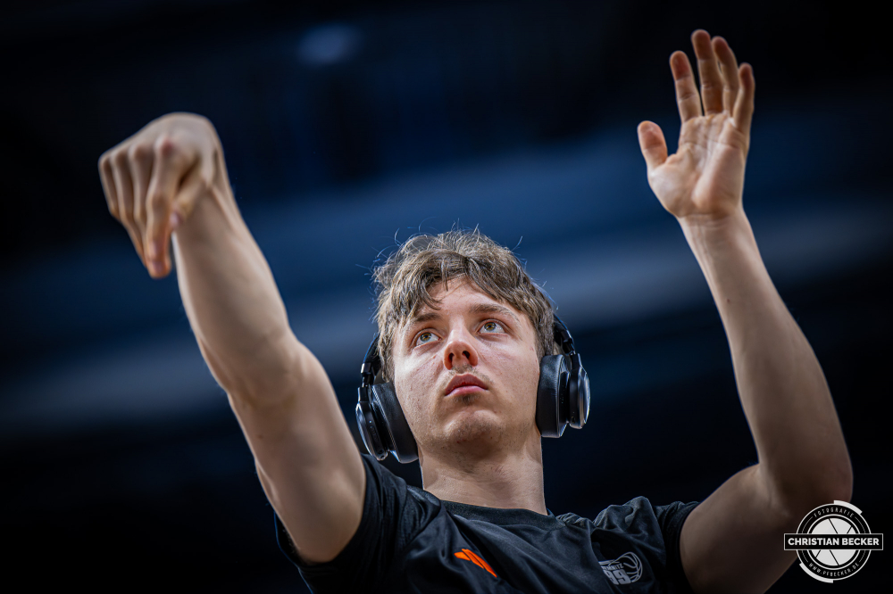 1. Basketball Bundesliga, easyCredit BBL, Saison 2025/2026, Herren, Hauptrunde, 25. Spieltag, 21.03.2026, RASTA Vechta - NINERS Chemnitz
Luca Kellig (#13 - NINERS Chemnitz) vor der Partie
Schlüsselwörter: 1. Bundesliga;21.03.2026;25. Spieltag;BBL;Basketball;Chemnitz;Hauptrunde;Liga;NINERS;RASTA;RASTA Dome;Saison 2025/2026;Vechta;easycredit